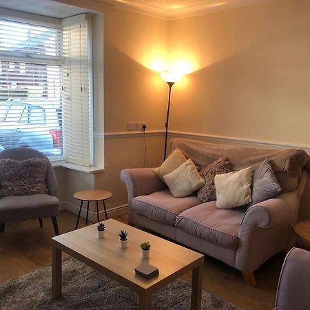 29 Comfort House 2 Bedroom Townhouse With Parking Scunthorpe Exterior photo
