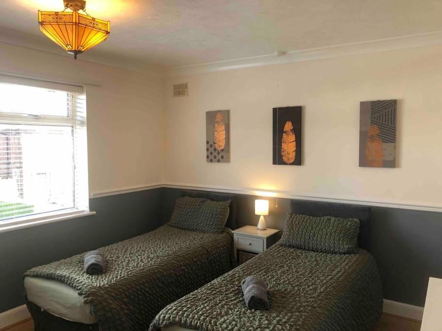 29 Comfort House 2 Bedroom Townhouse With Parking Scunthorpe Exterior photo