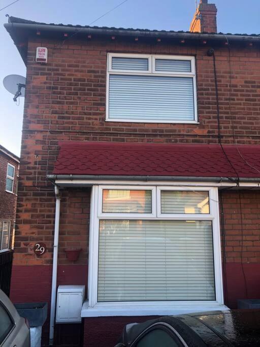 29 Comfort House 2 Bedroom Townhouse With Parking Scunthorpe Exterior photo