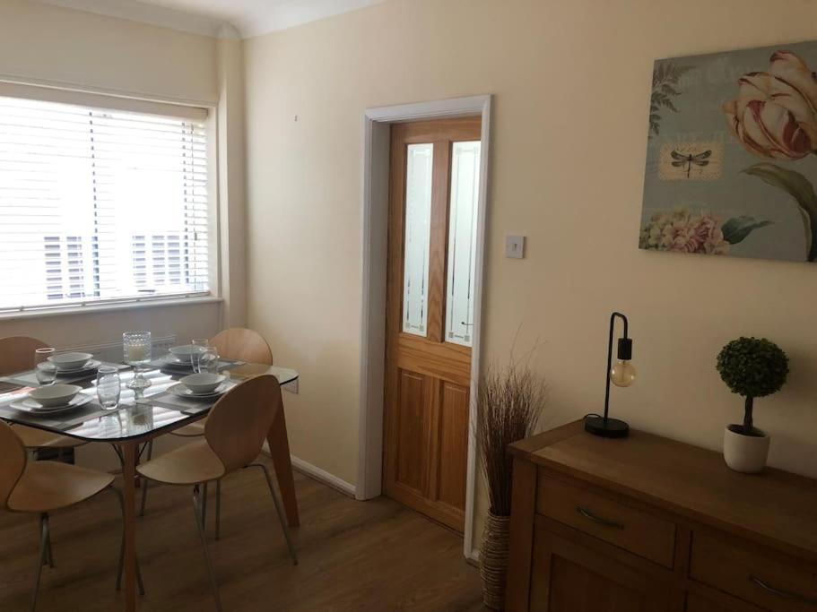 29 Comfort House 2 Bedroom Townhouse With Parking Scunthorpe Exterior photo